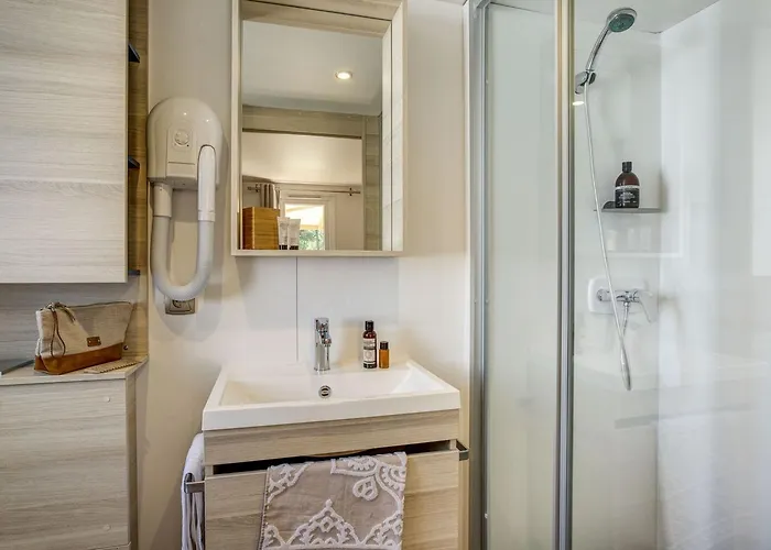 4p 2bdrms Airconpremium